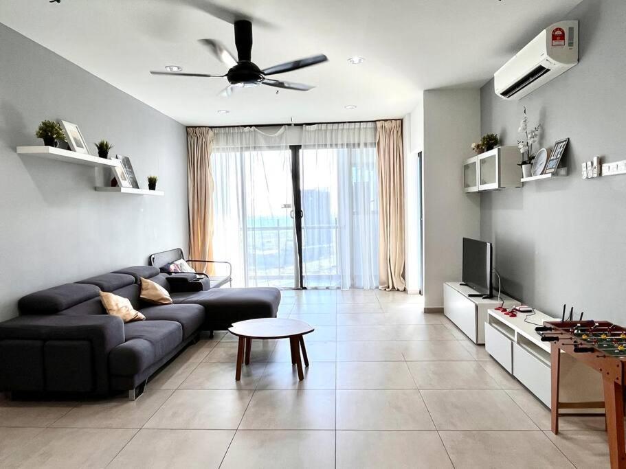 Center Retreat @ Atlantis Residence: Stunning Seaview, Luxury Amenities