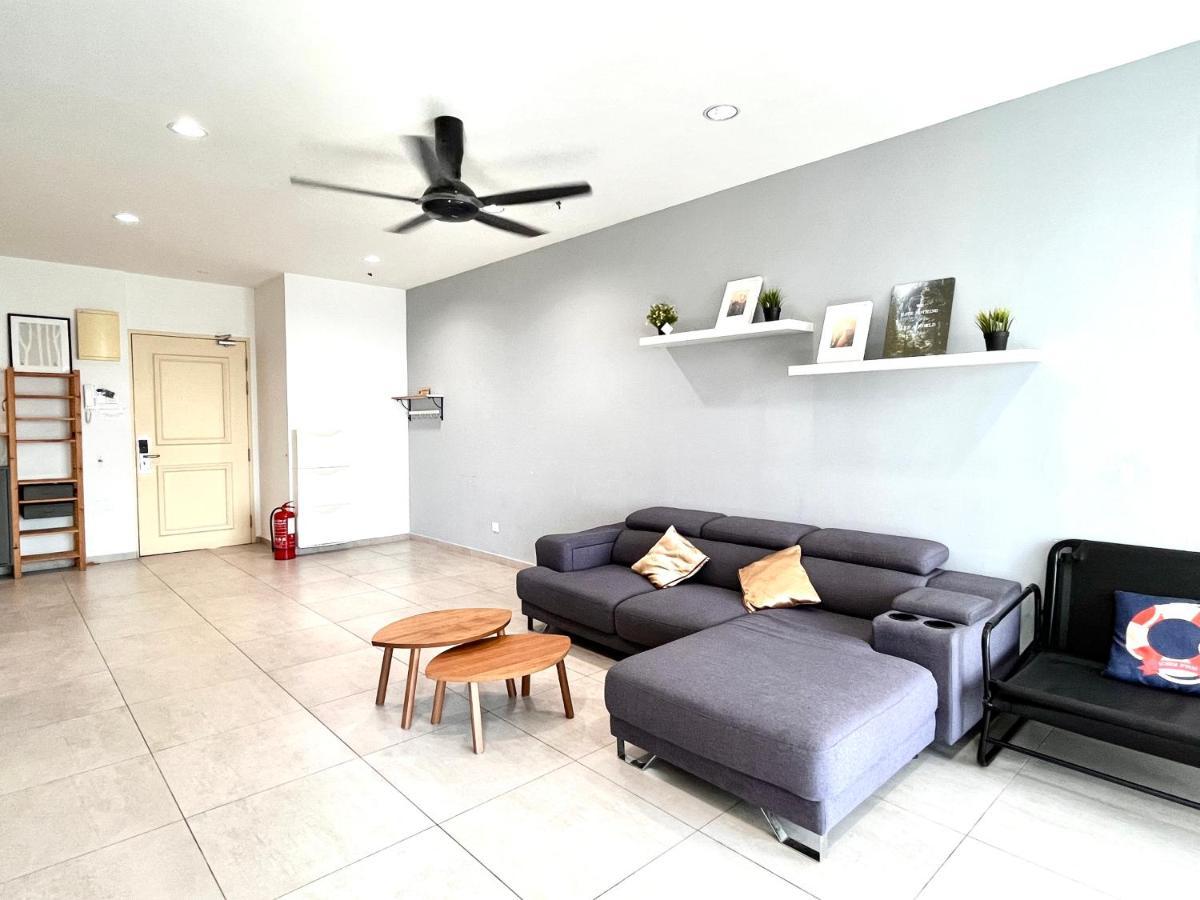 Center Retreat @ Atlantis Residence: Stunning Seaview, Luxury Amenities Apartment Malacca