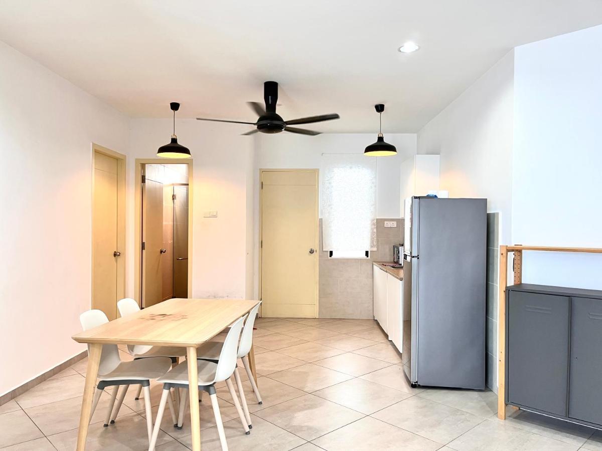 Apartment Center Retreat @ Atlantis Residence: Stunning Seaview, Luxury Amenities *