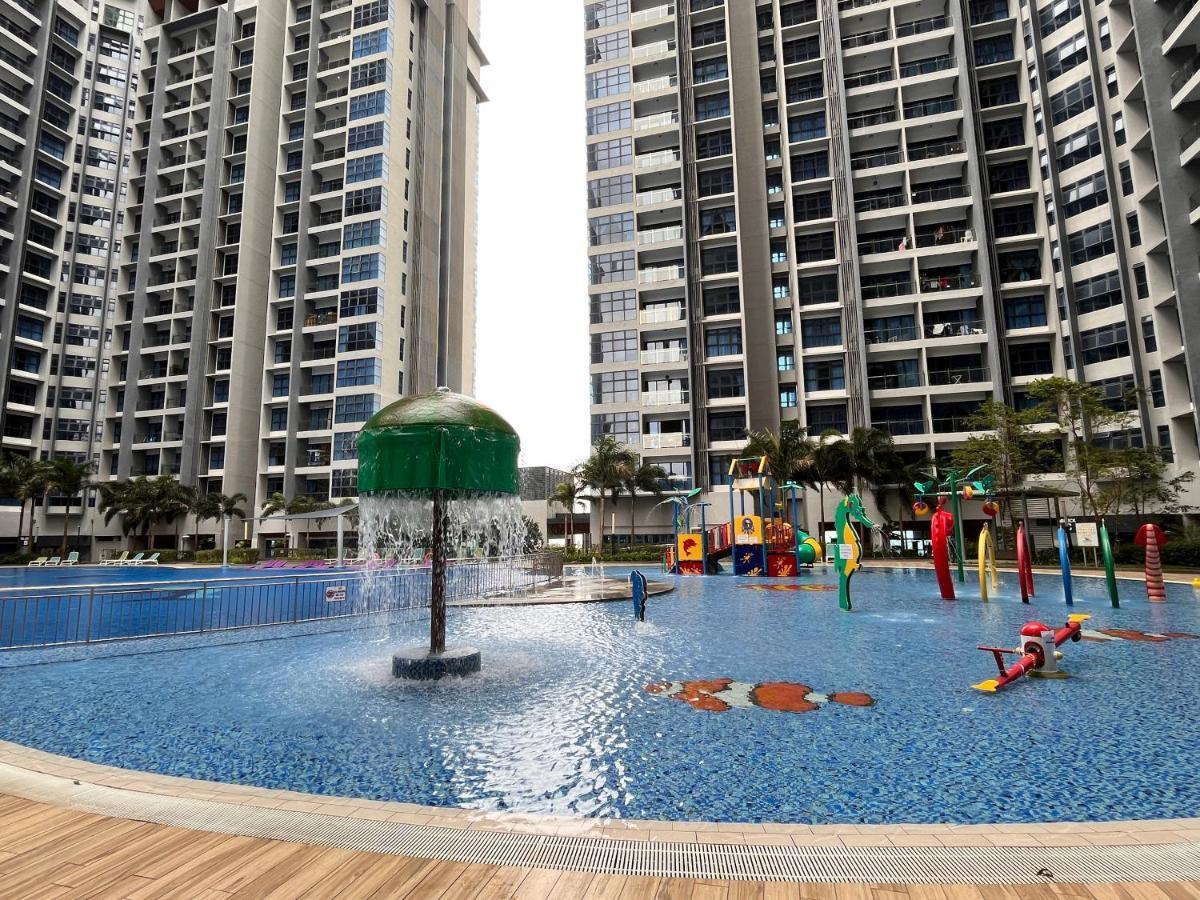 Center Retreat @ Atlantis Residence: Stunning Seaview, Luxury Amenities Apartment