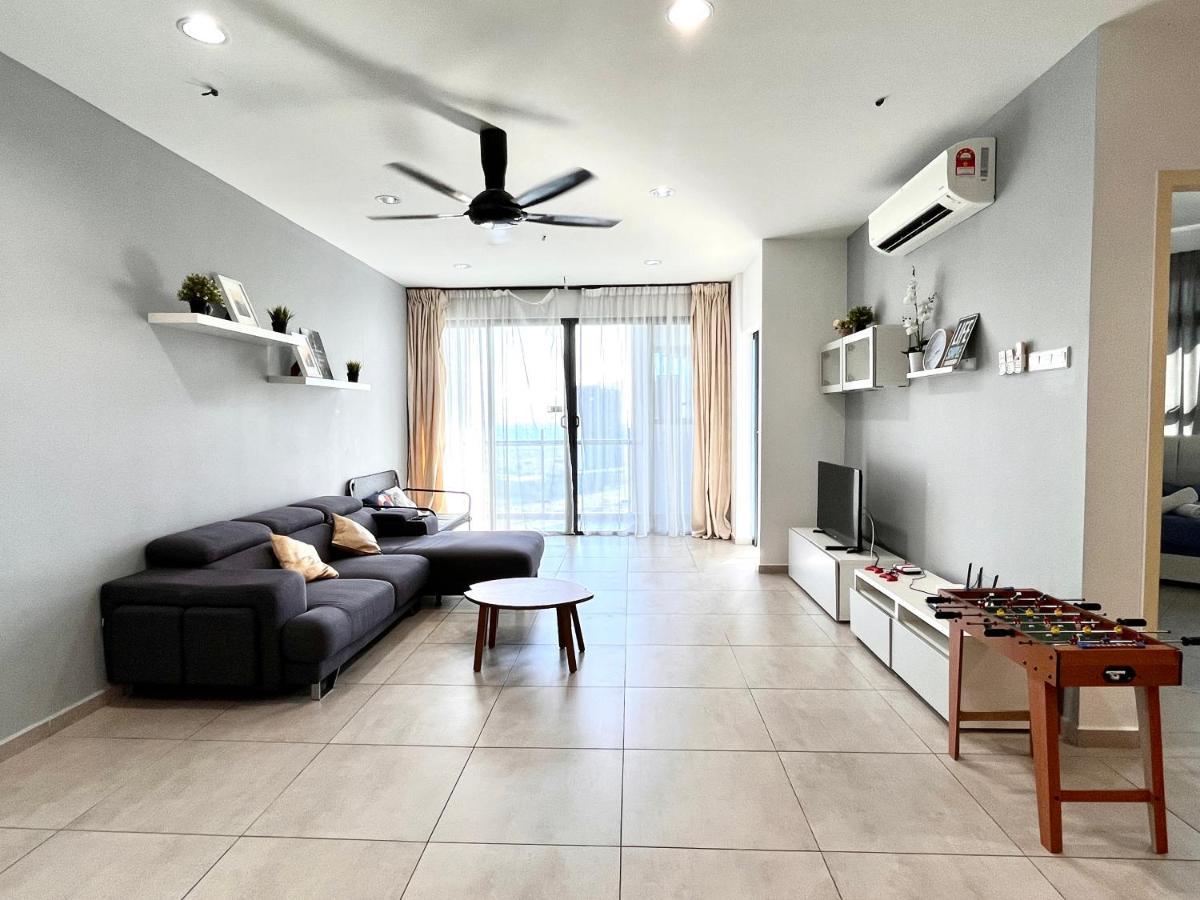 Apartment Center Retreat @ Atlantis Residence: Stunning Seaview, Luxury Amenities