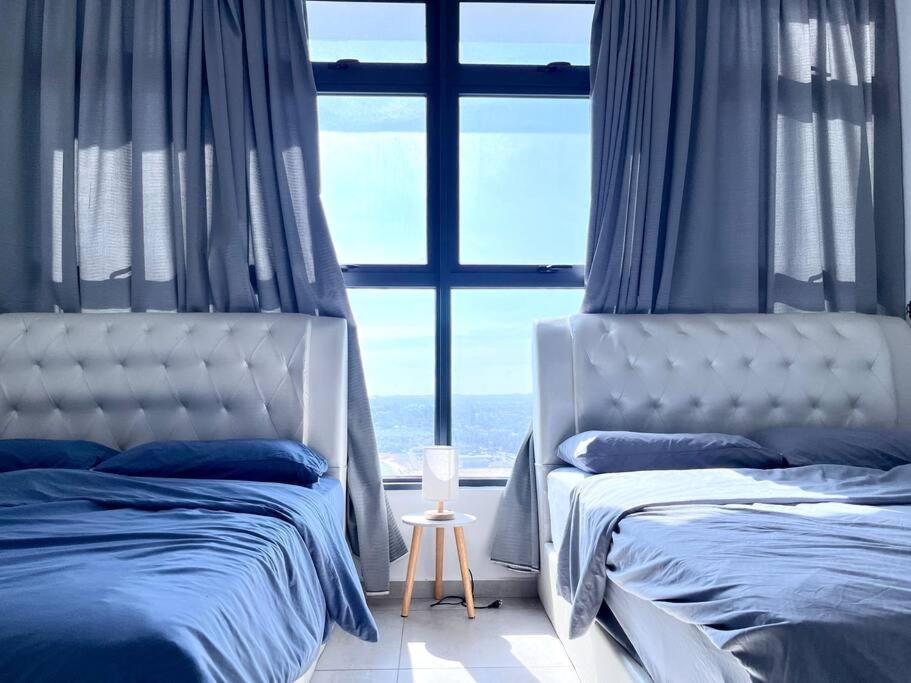 Center Retreat @ Atlantis Residence: Stunning Seaview, Luxury Amenities Apartment *