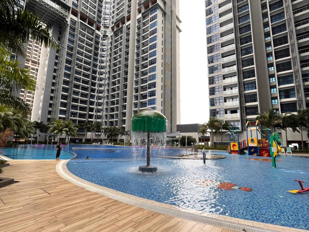 Center Retreat @ Atlantis Residence: Stunning Seaview, Luxury Amenities Apartment