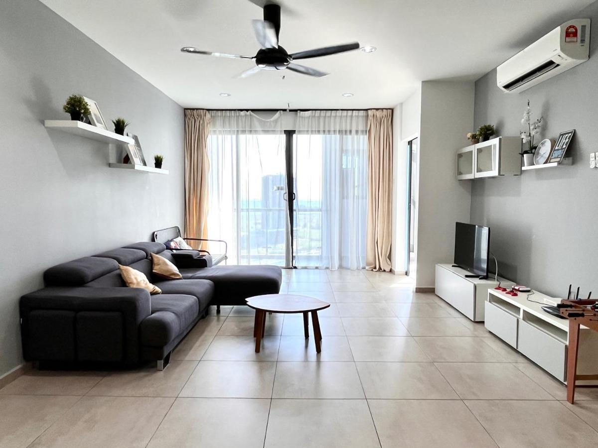 Apartment Center Retreat @ Atlantis Residence: Stunning Seaview, Luxury Amenities *