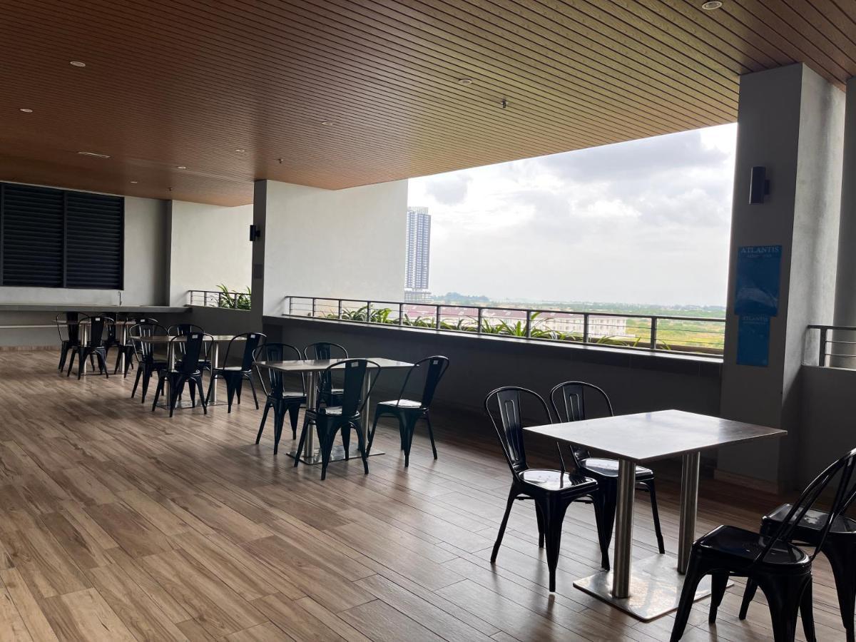 Center Retreat @ Atlantis Residence: Stunning Seaview, Luxury Amenities Malacca