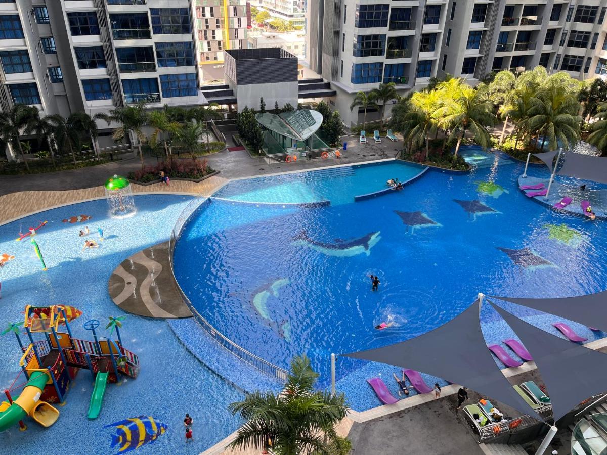 Center Retreat @ Atlantis Residence: Stunning Seaview, Luxury Amenities Apartment *