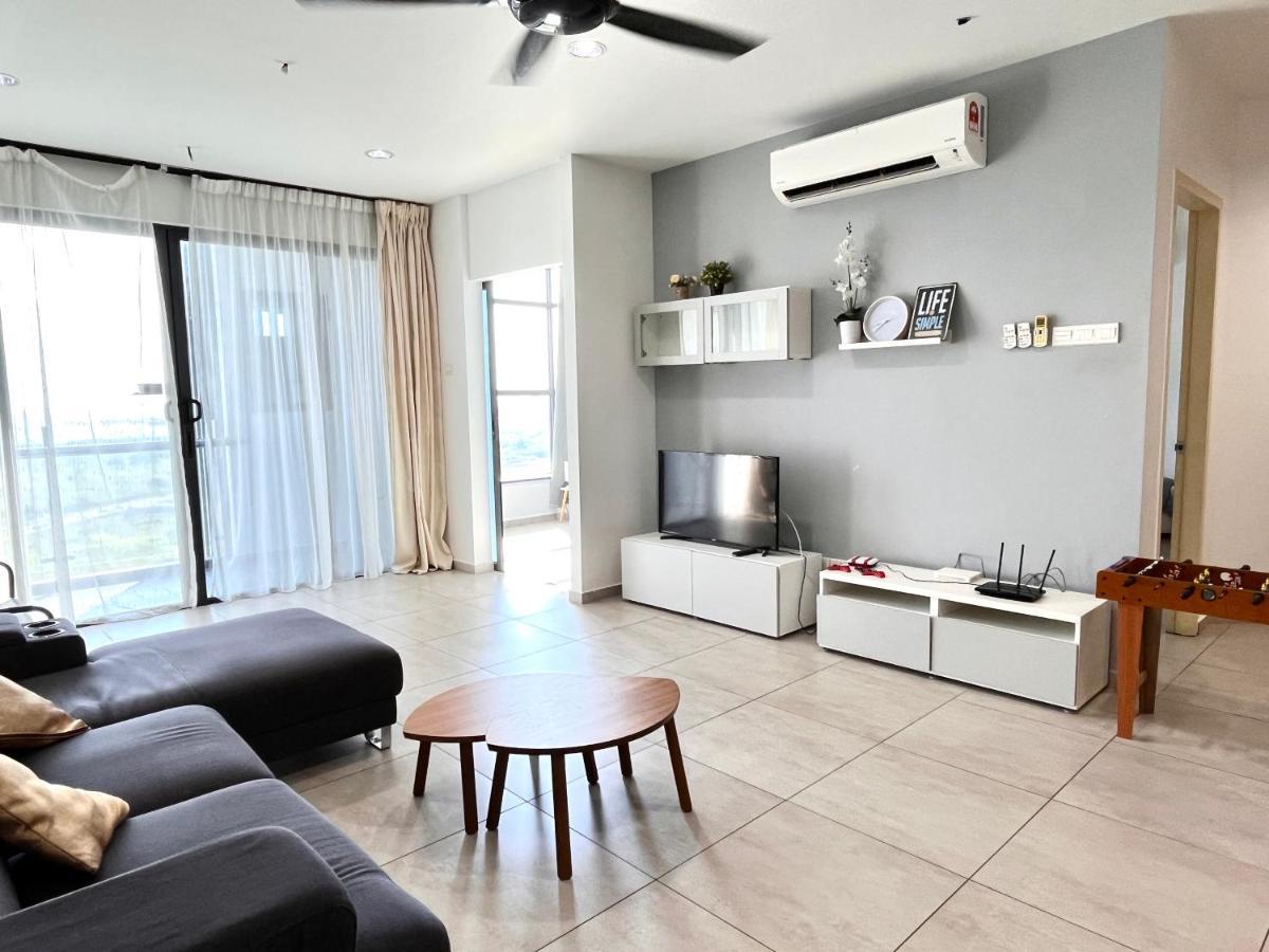 Apartment Center Retreat @ Atlantis Residence: Stunning Seaview, Luxury Amenities *