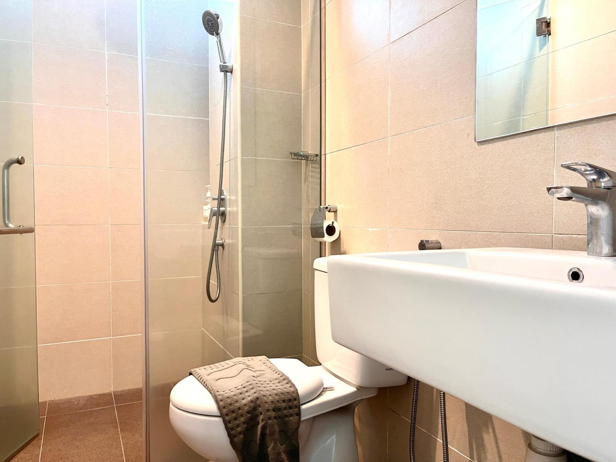 Center Retreat @ Atlantis Residence: Stunning Seaview, Luxury Amenities *