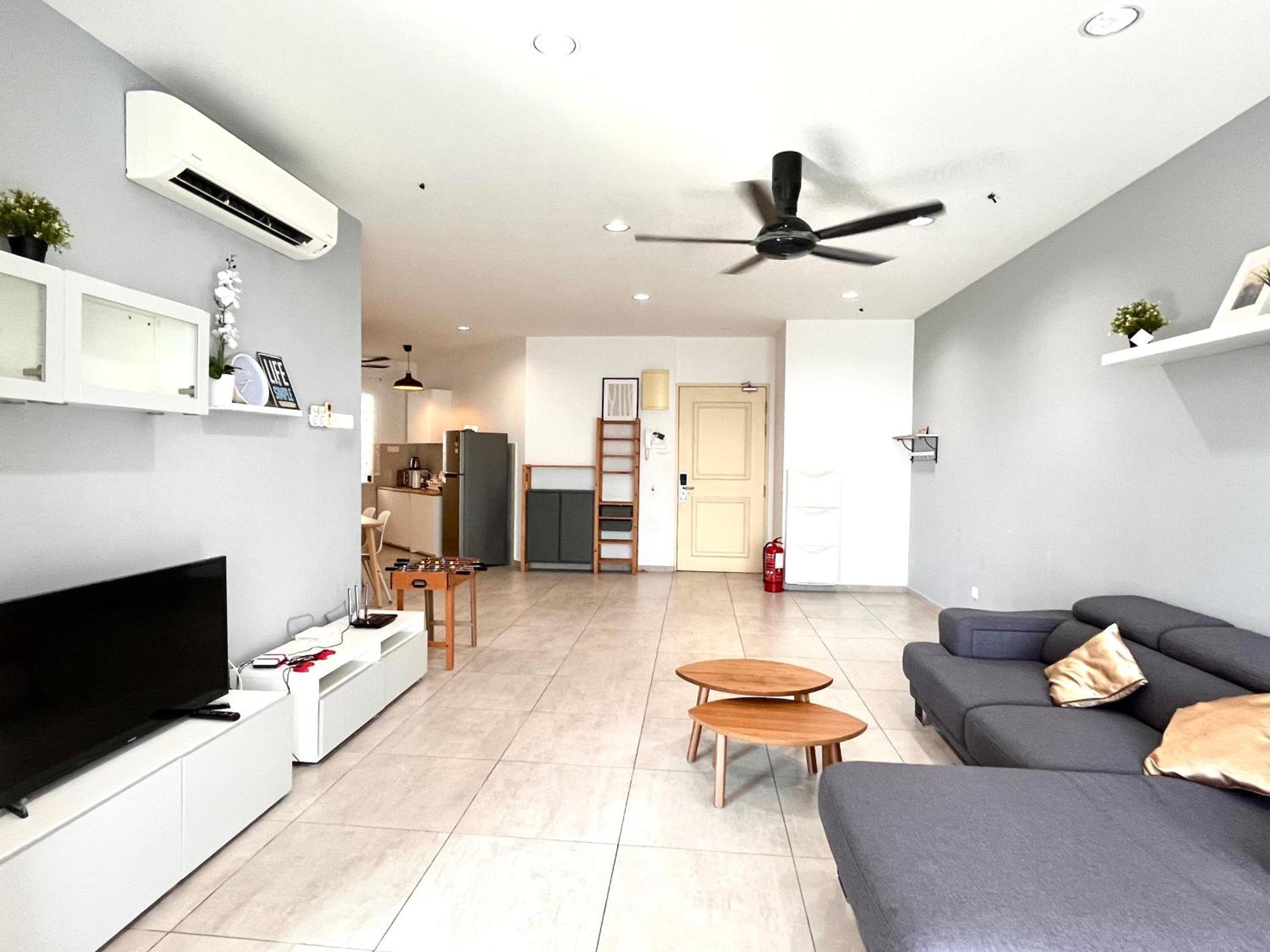 Apartment Center Retreat @ Atlantis Residence: Stunning Seaview, Luxury Amenities Malacca