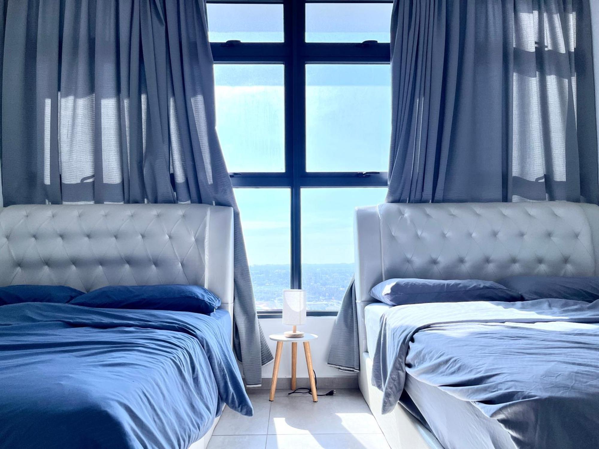 Center Retreat @ Atlantis Residence: Stunning Seaview, Luxury Amenities Apartment *