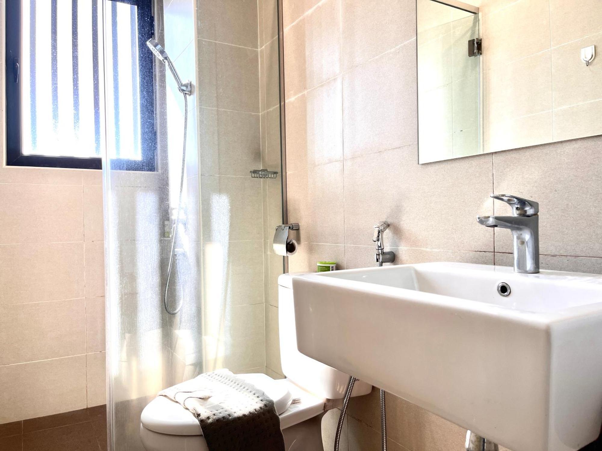 Apartment Center Retreat @ Atlantis Residence: Stunning Seaview, Luxury Amenities