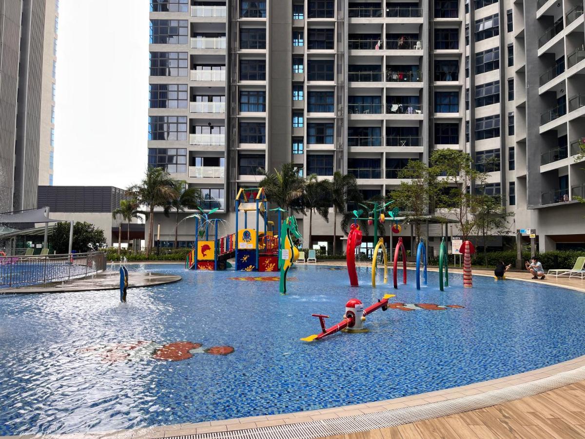 Apartment Center Retreat @ Atlantis Residence: Stunning Seaview, Luxury Amenities